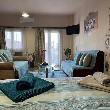 Alexandra's Apartman Pilí
